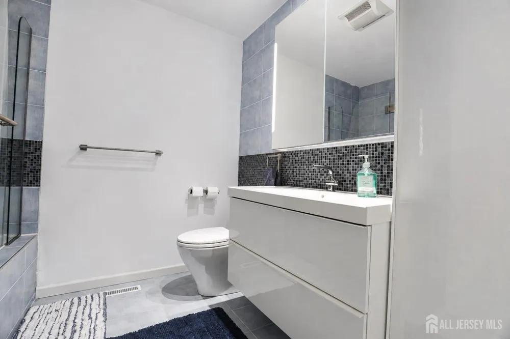 17 Wilson Court East Brunswick, NJ 08816