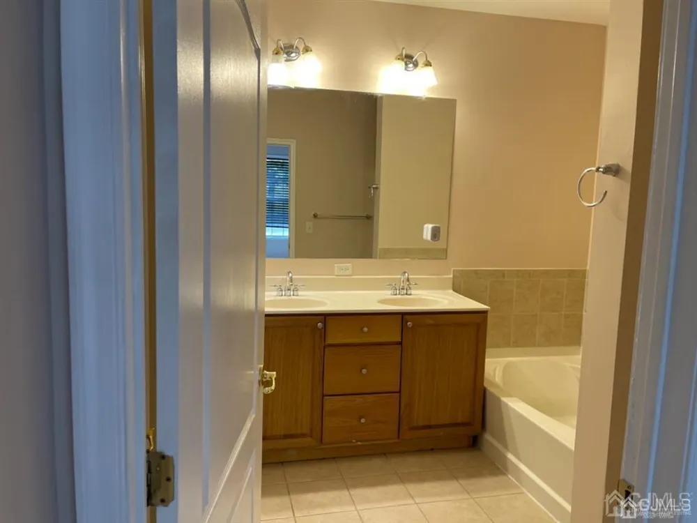 3018 Edward Stec Boulevard #18 Edison, NJ 08837