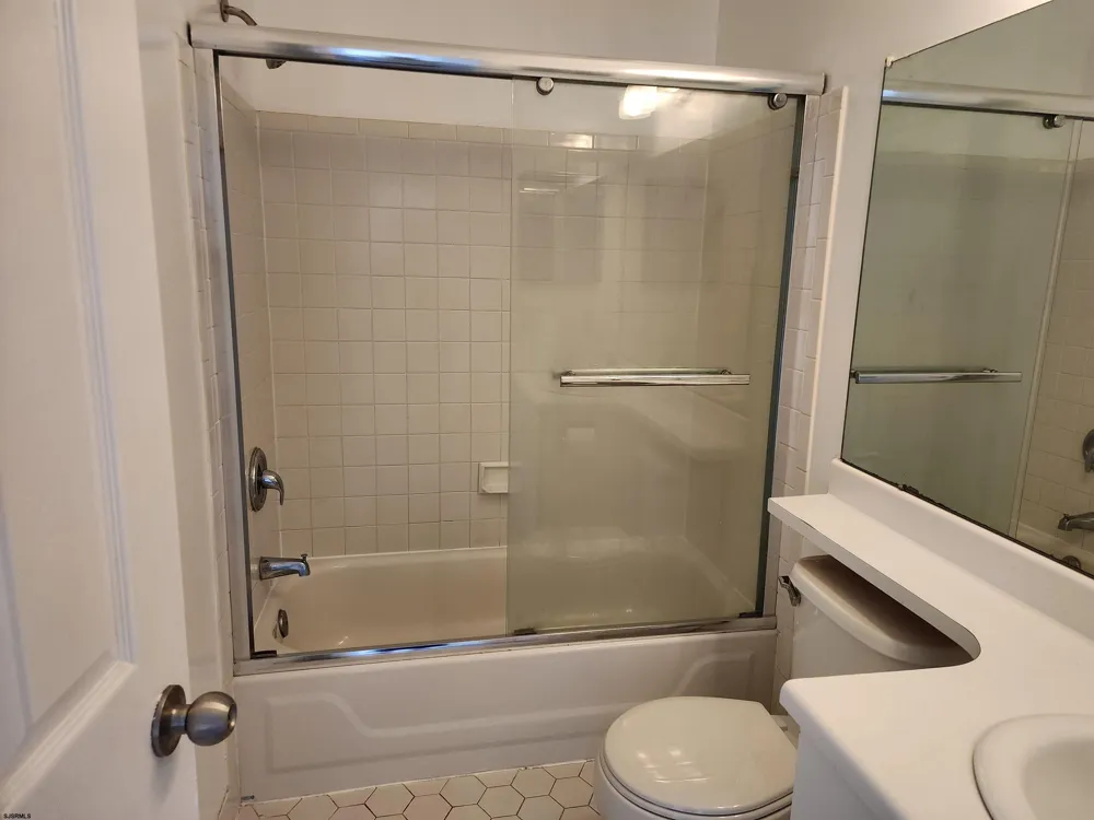 7 Sextant Dr Atlantic City, NJ 08401