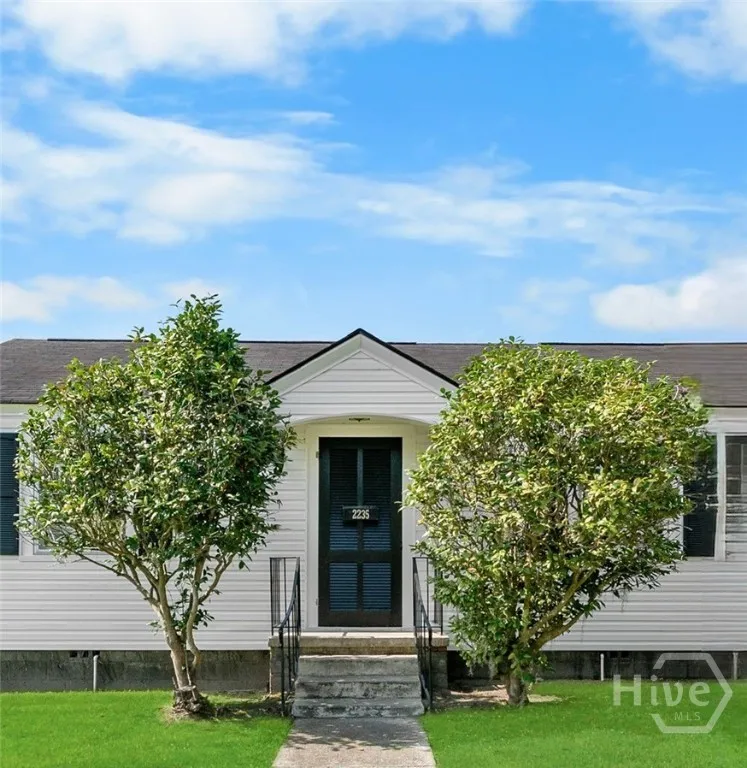 2235 E 41st Street Savannah, GA 31404