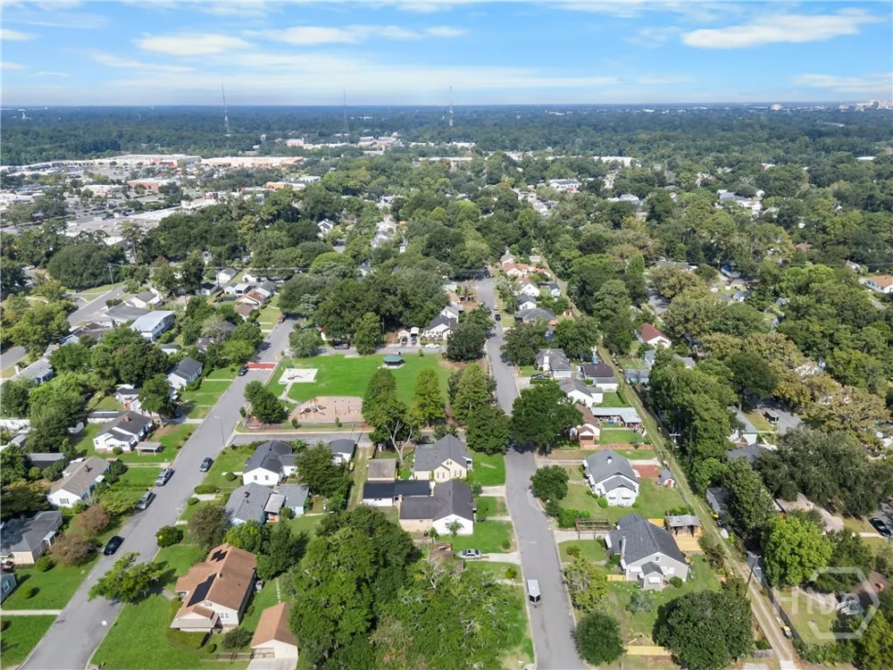 2235 E 41st Street Savannah, GA 31404