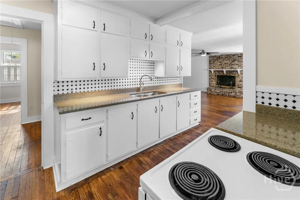 2235 E 41st Street Savannah, GA 31404