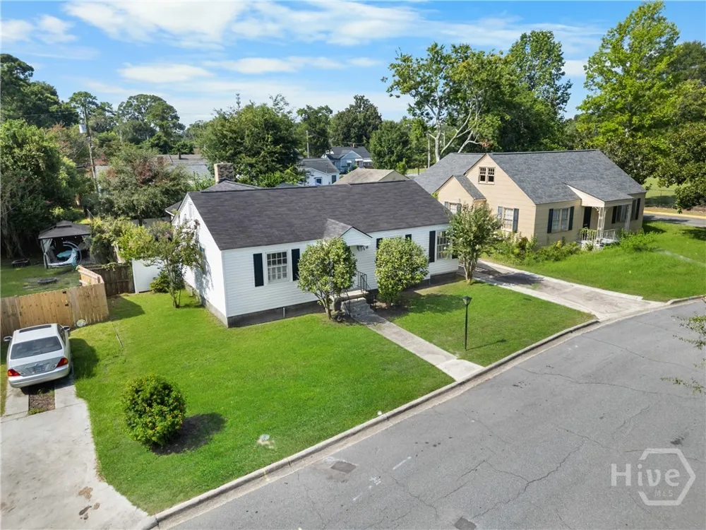 2235 E 41st Street Savannah, GA 31404