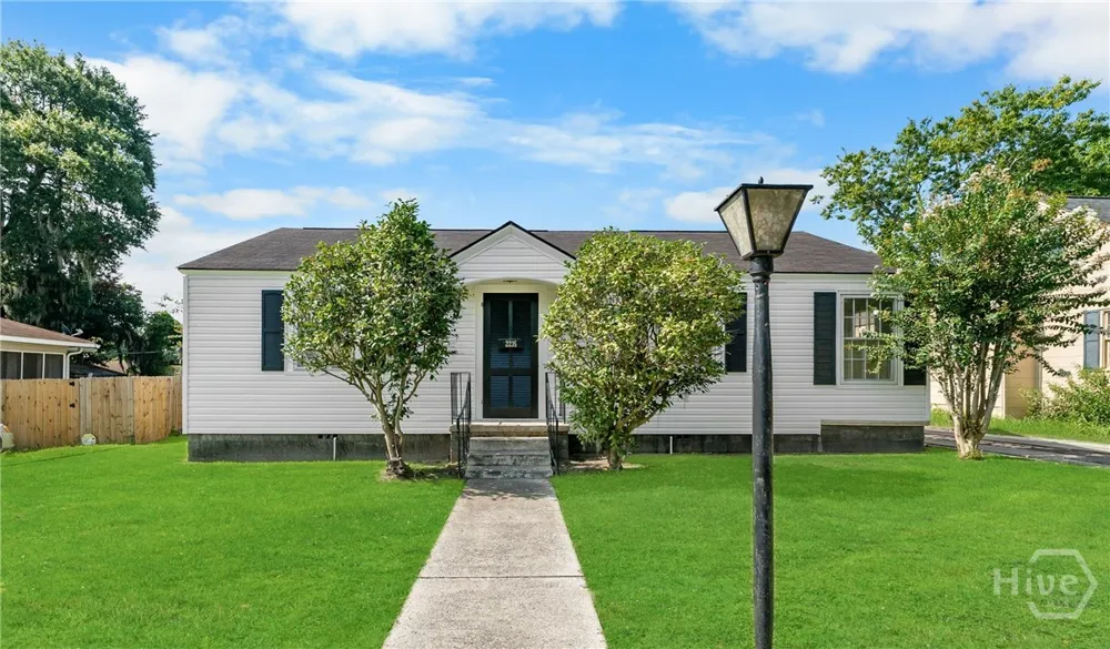 2235 E 41st Street Savannah, GA 31404