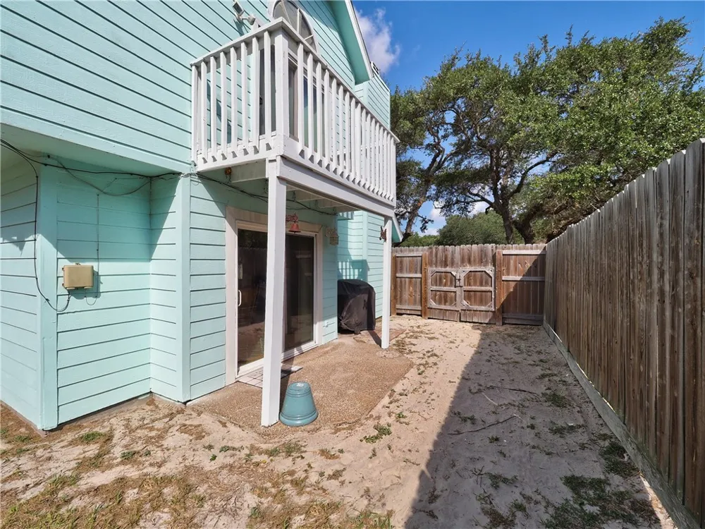 230 Winding Way Rockport, TX 78382