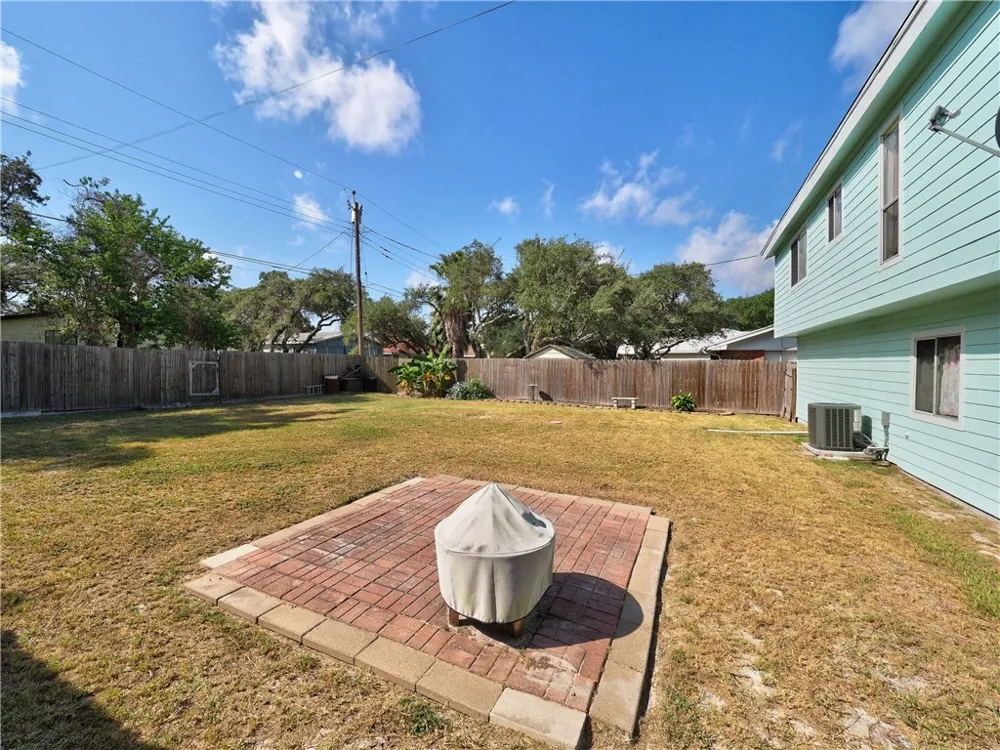 230 Winding Way Rockport, TX 78382
