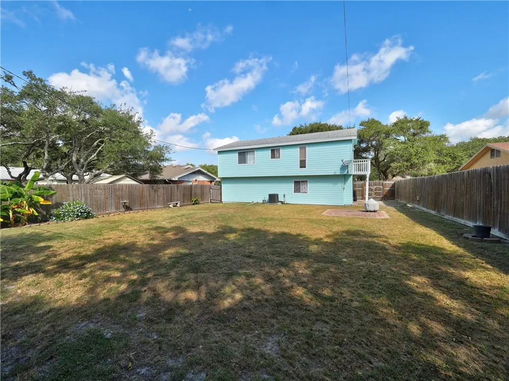 230 Winding Way Rockport, TX 78382