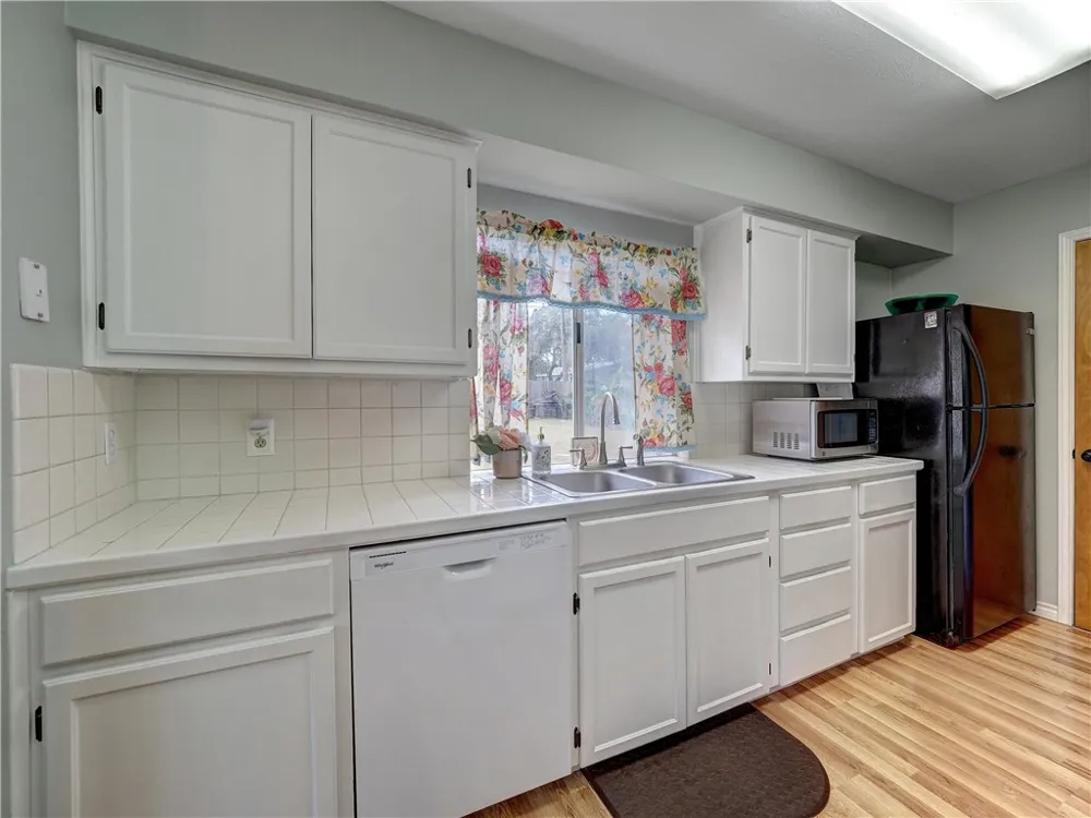 230 Winding Way Rockport, TX 78382