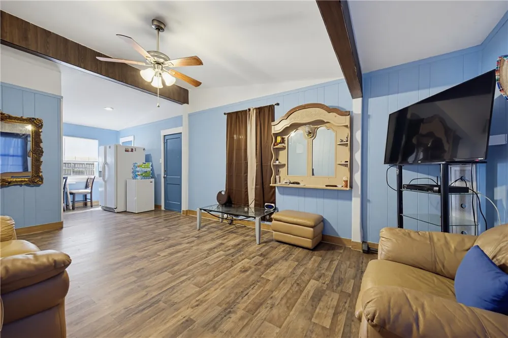 1409 Austin Portland, TX 78374