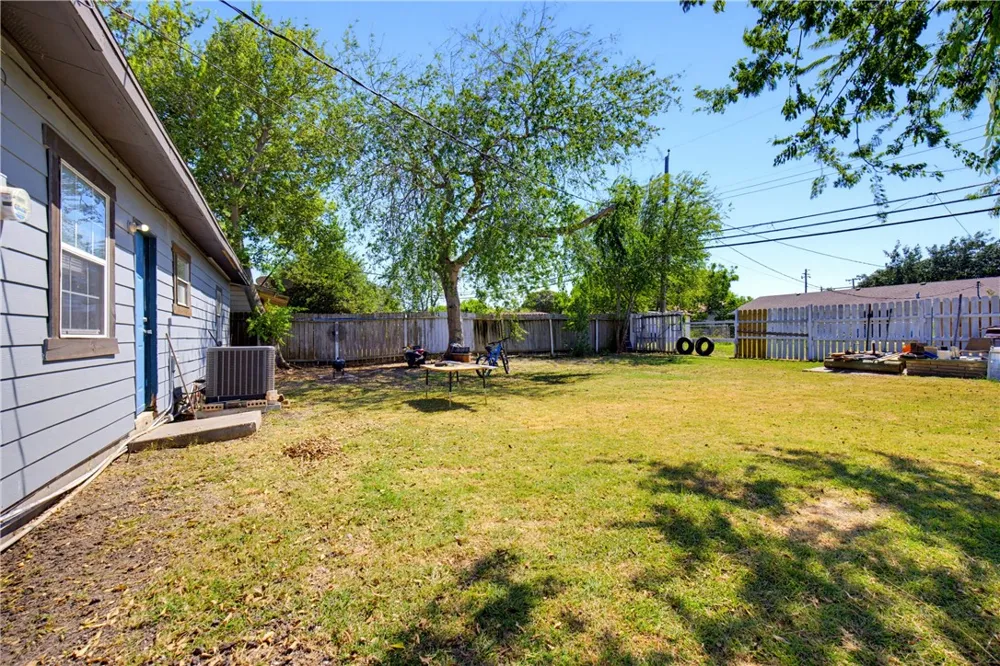 1409 Austin Portland, TX 78374