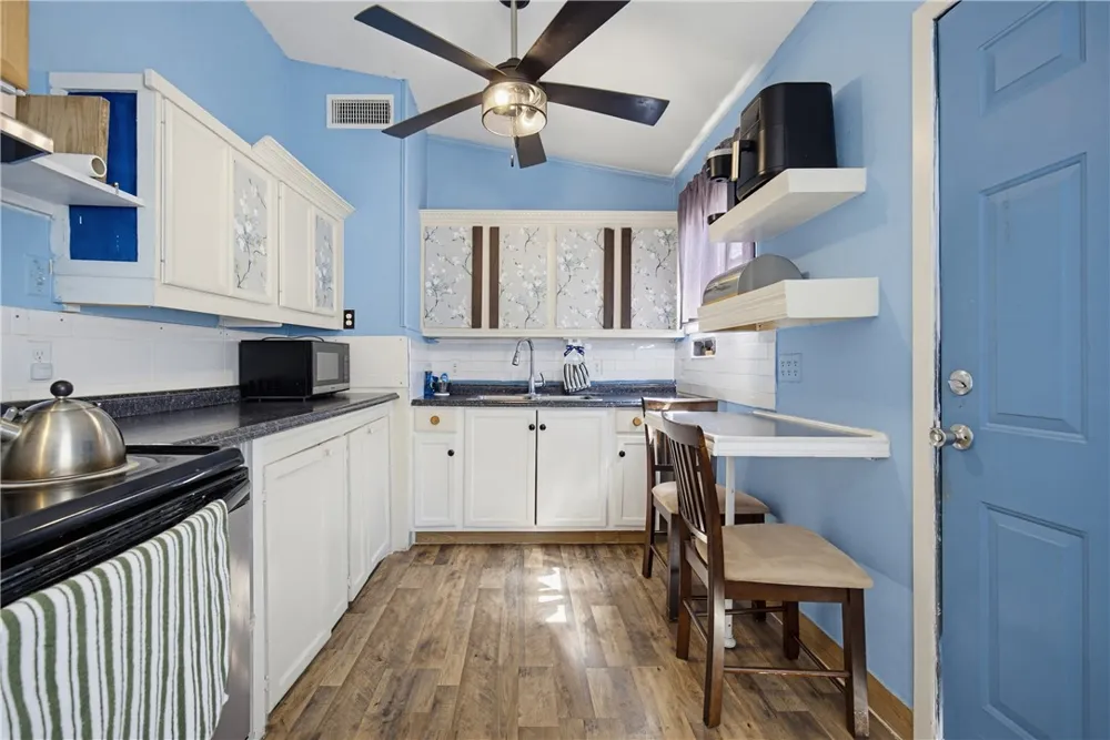 1409 Austin Portland, TX 78374