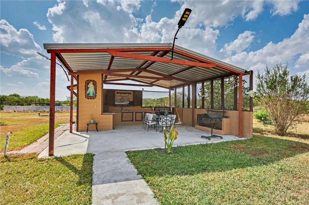 894 County Road 465 Alice, TX 78332