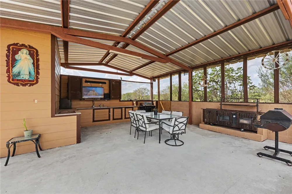 894 County Road 465 Alice, TX 78332