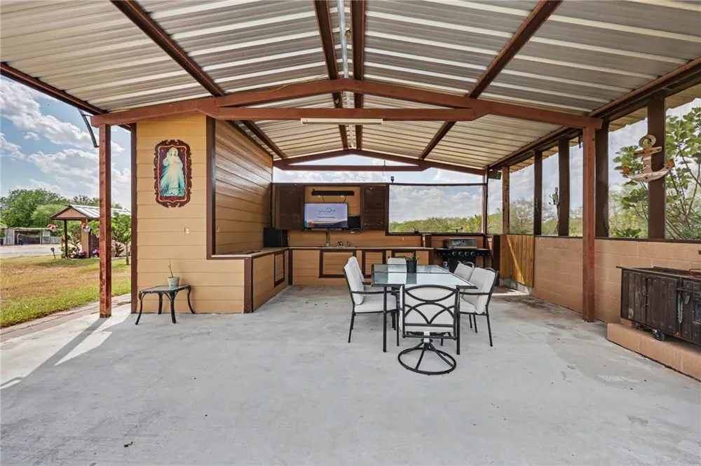 894 County Road 465 Alice, TX 78332