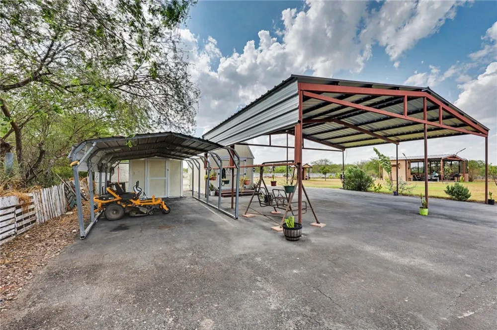894 County Road 465 Alice, TX 78332