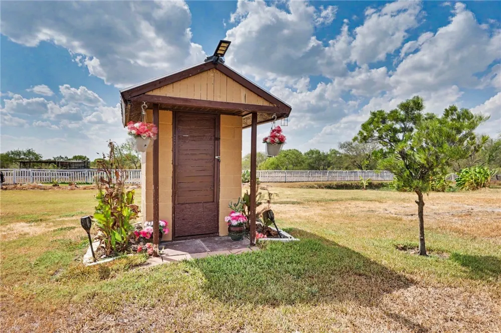 894 County Road 465 Alice, TX 78332