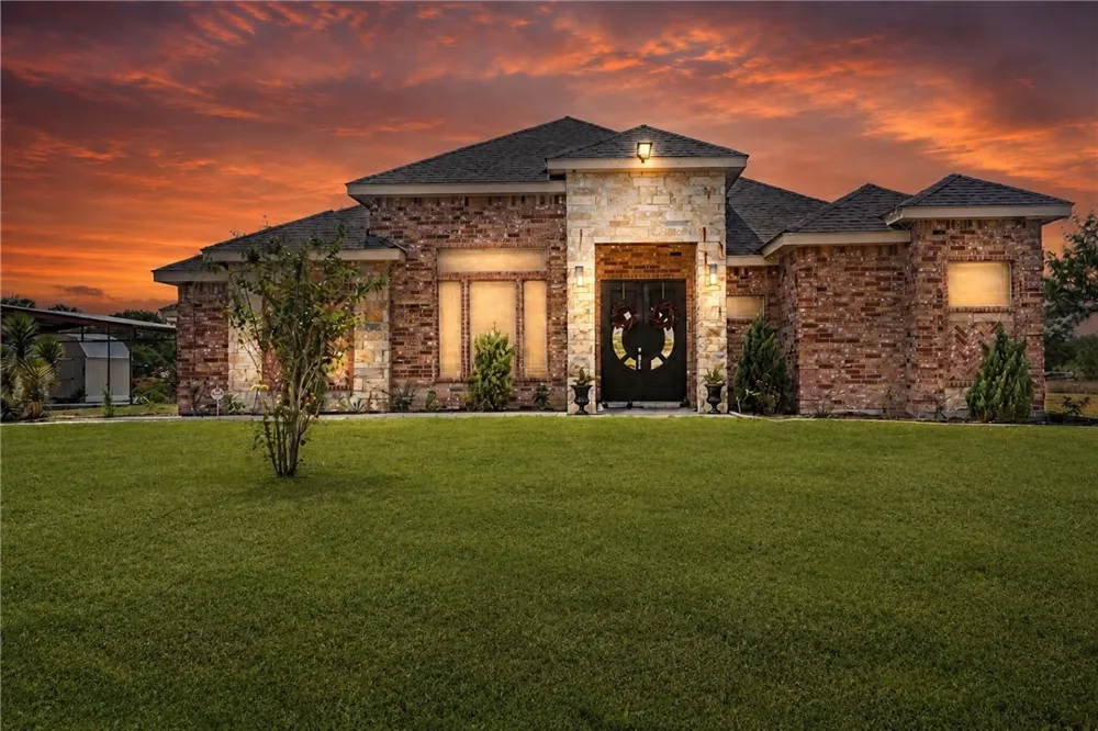 894 County Road 465 Alice, TX 78332