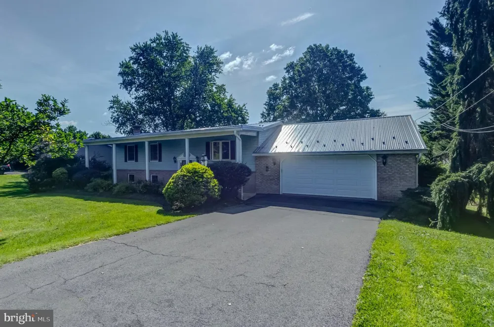 15 DONALD STREET Shermans Dale, PA 17090