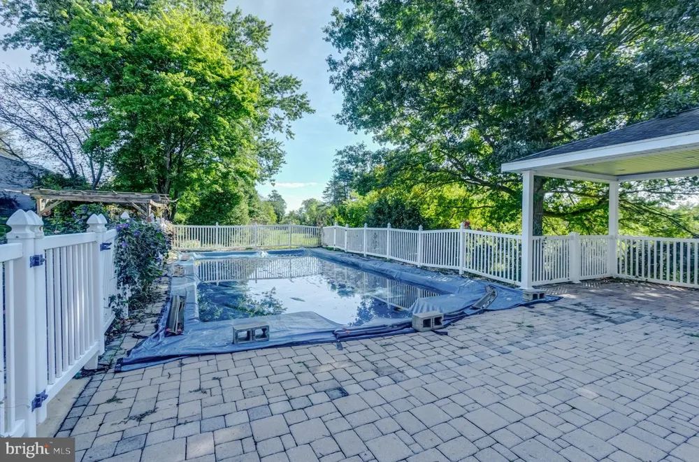 15 DONALD STREET Shermans Dale, PA 17090