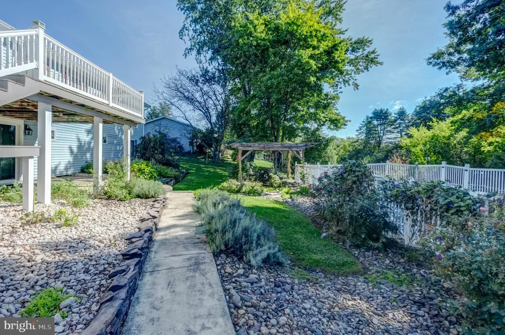 15 DONALD STREET Shermans Dale, PA 17090