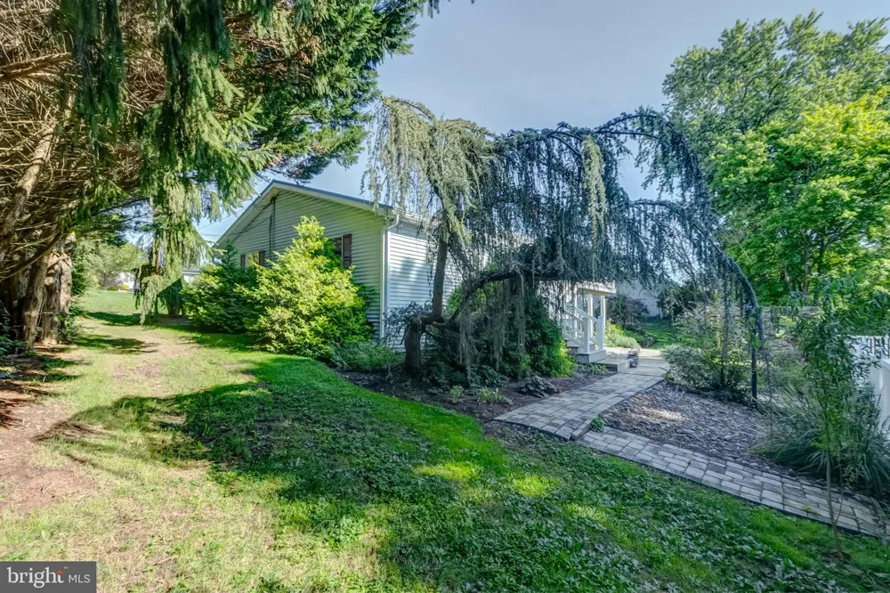 15 DONALD STREET Shermans Dale, PA 17090