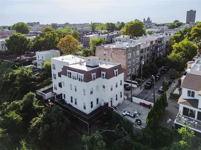5 OAK ST Weehawken, NJ 07086