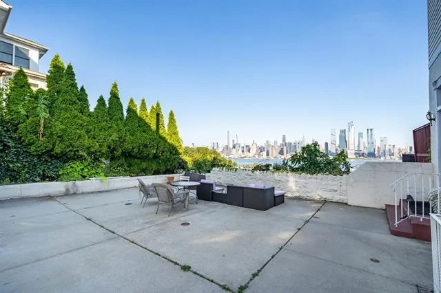 5 OAK ST Weehawken, NJ 07086