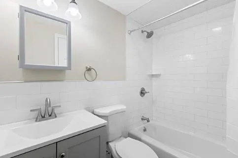 5 OAK ST Weehawken, NJ 07086