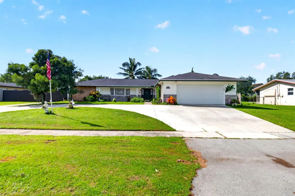 7866 SAINT ANDREWS ROAD Lake Worth, FL 33467