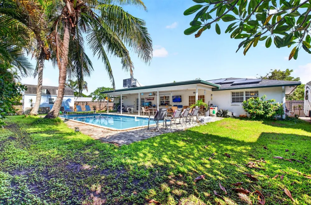 7866 SAINT ANDREWS ROAD Lake Worth, FL 33467