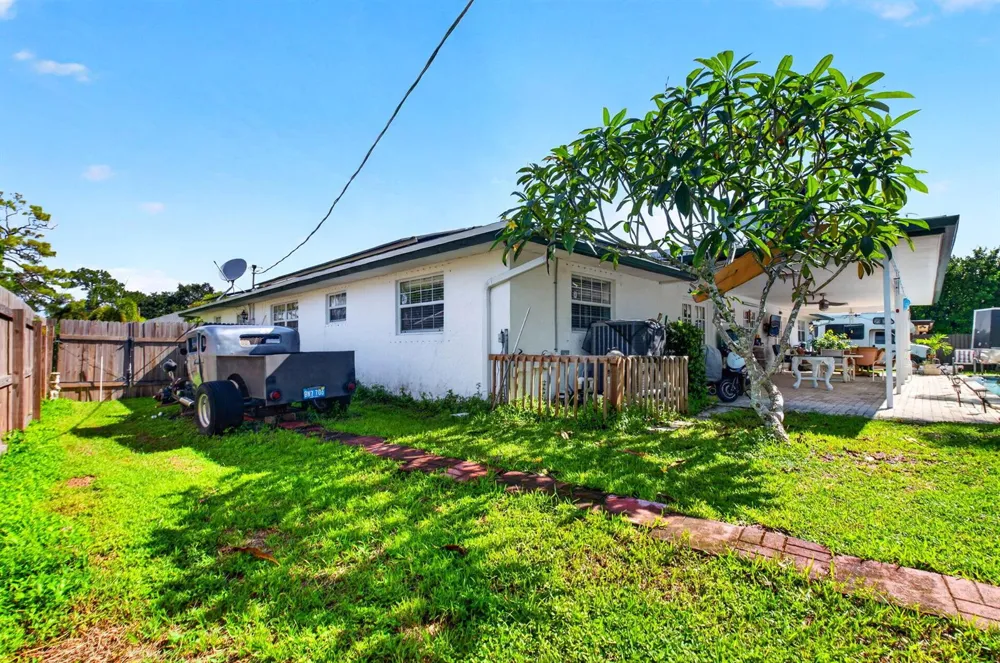 7866 SAINT ANDREWS ROAD Lake Worth, FL 33467