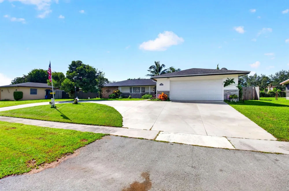 7866 SAINT ANDREWS ROAD Lake Worth, FL 33467