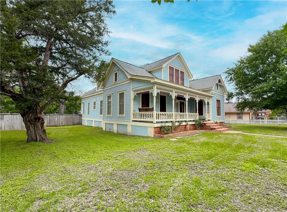106 S Logan Avenue Bryan, TX 77803