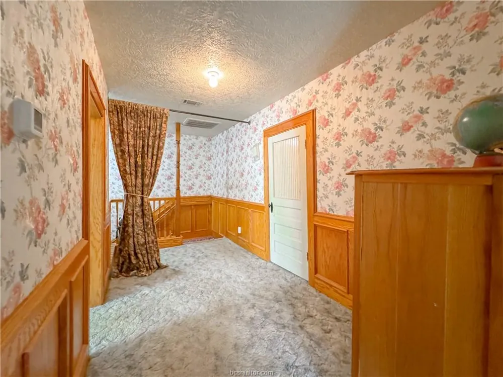 106 S Logan Avenue Bryan, TX 77803