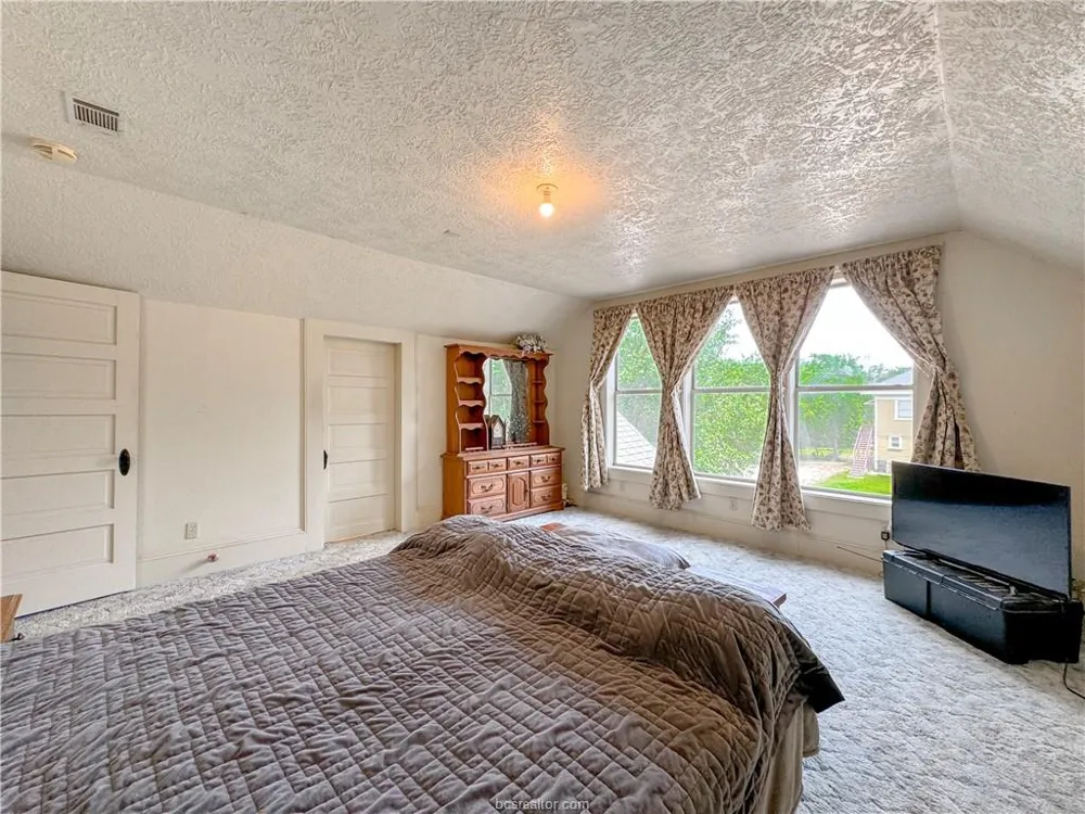 106 S Logan Avenue Bryan, TX 77803