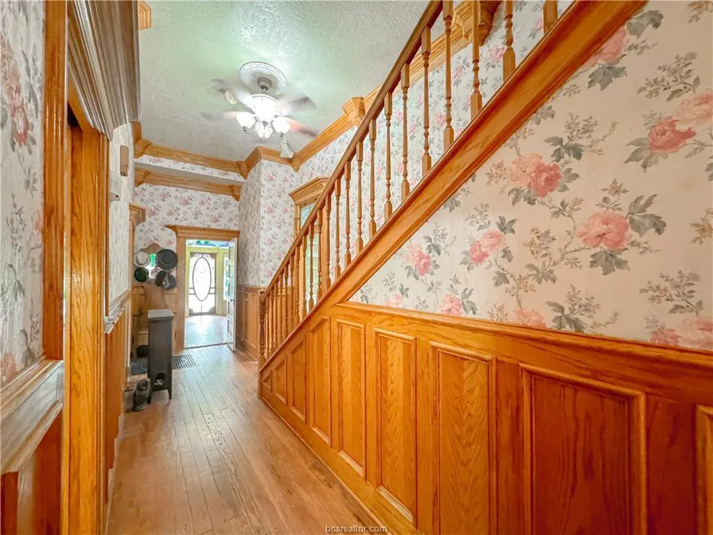106 S Logan Avenue Bryan, TX 77803