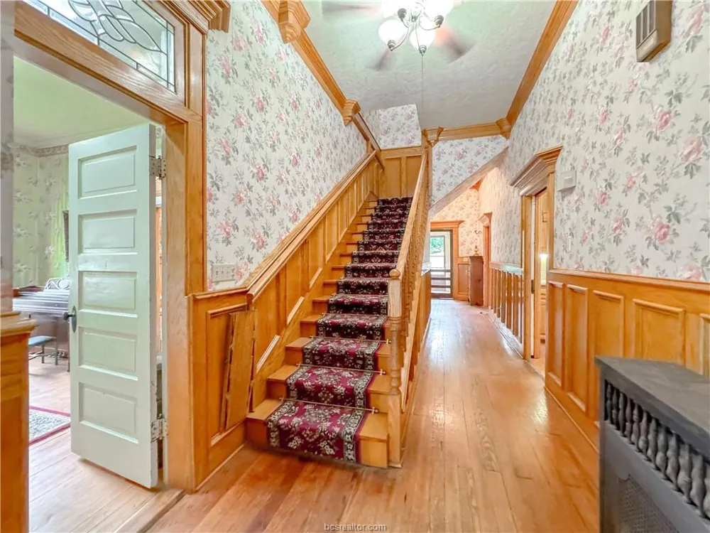 106 S Logan Avenue Bryan, TX 77803