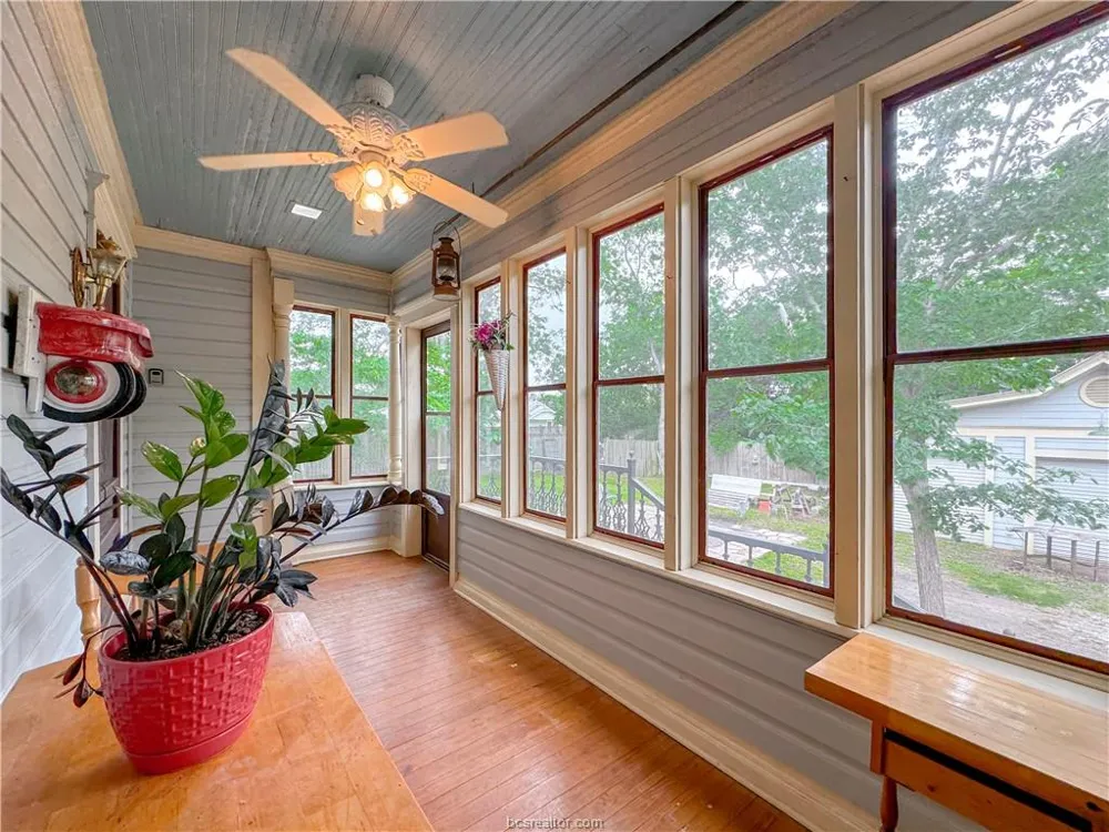 106 S Logan Avenue Bryan, TX 77803