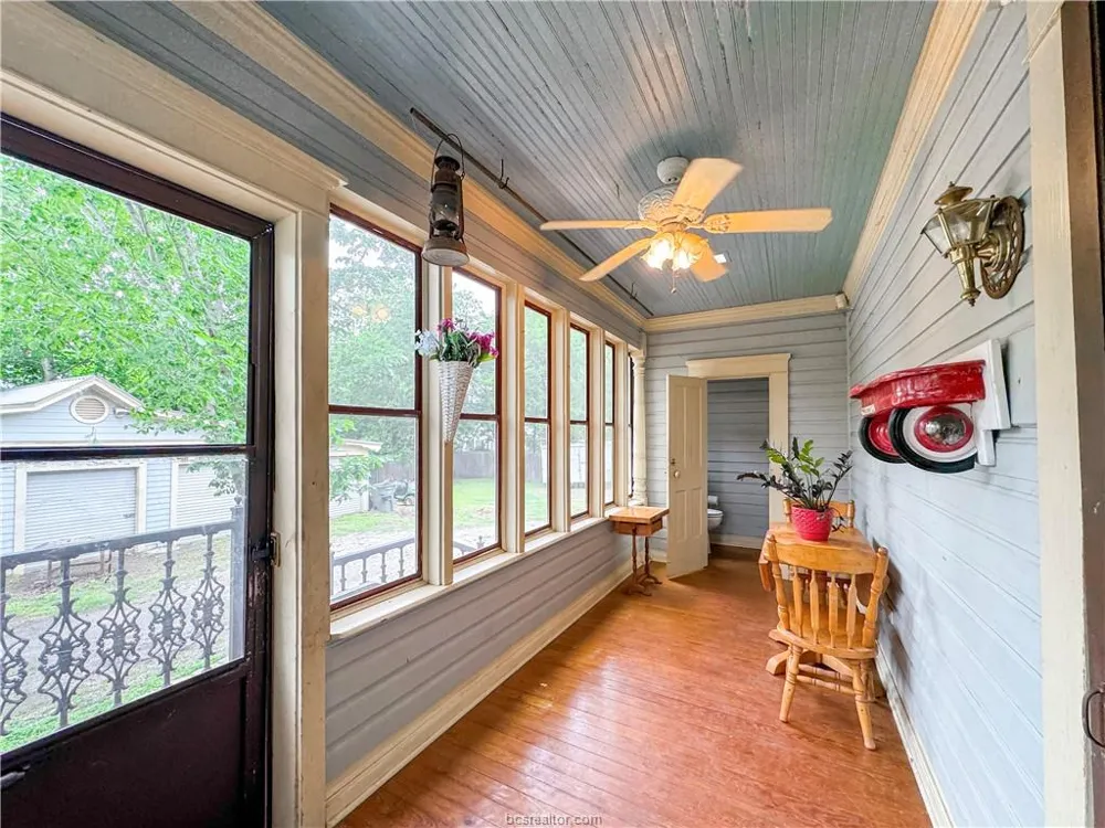 106 S Logan Avenue Bryan, TX 77803