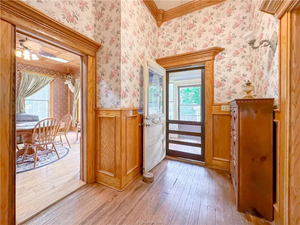 106 S Logan Avenue Bryan, TX 77803