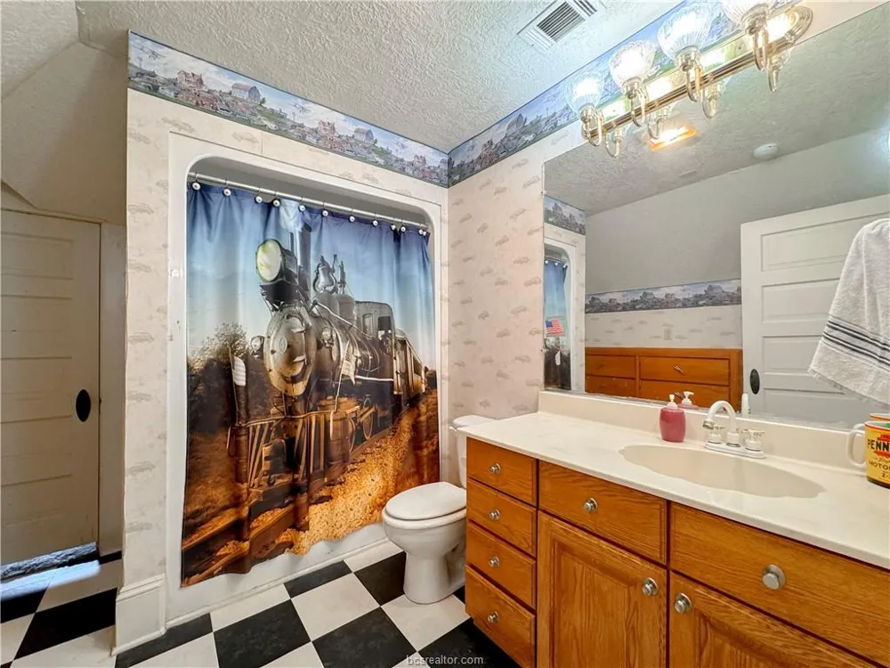 106 S Logan Avenue Bryan, TX 77803