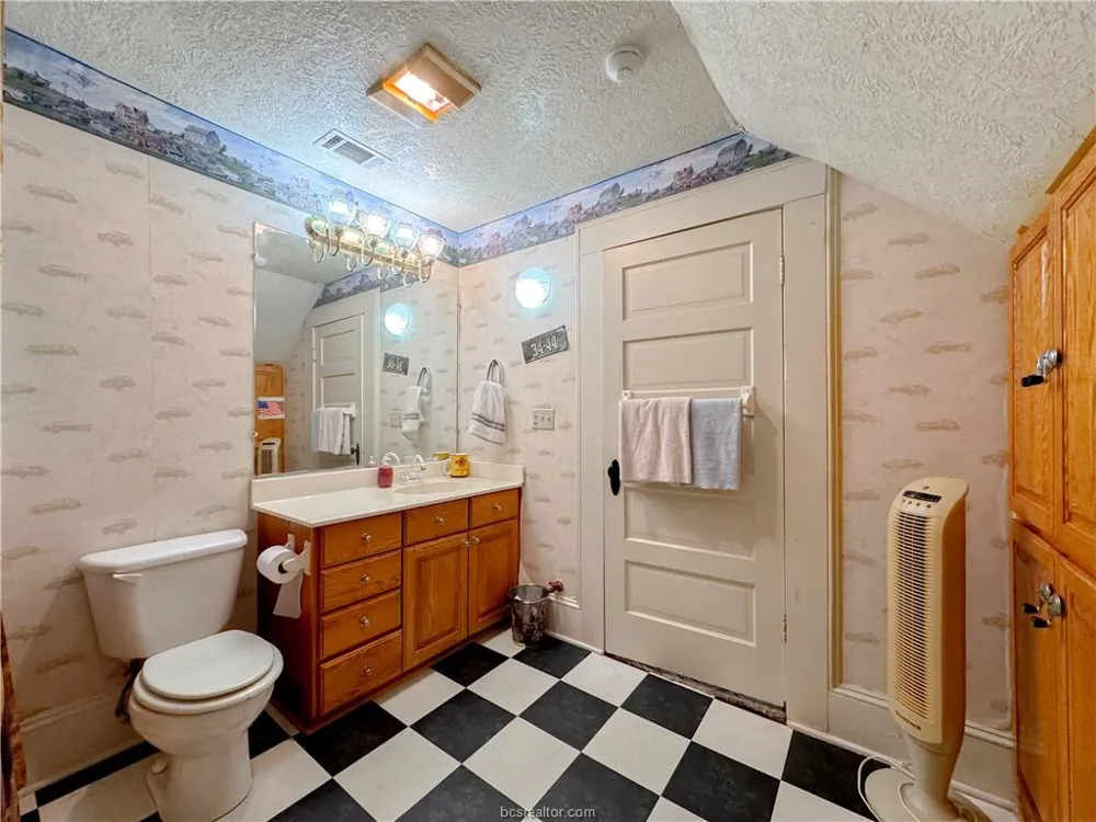 106 S Logan Avenue Bryan, TX 77803