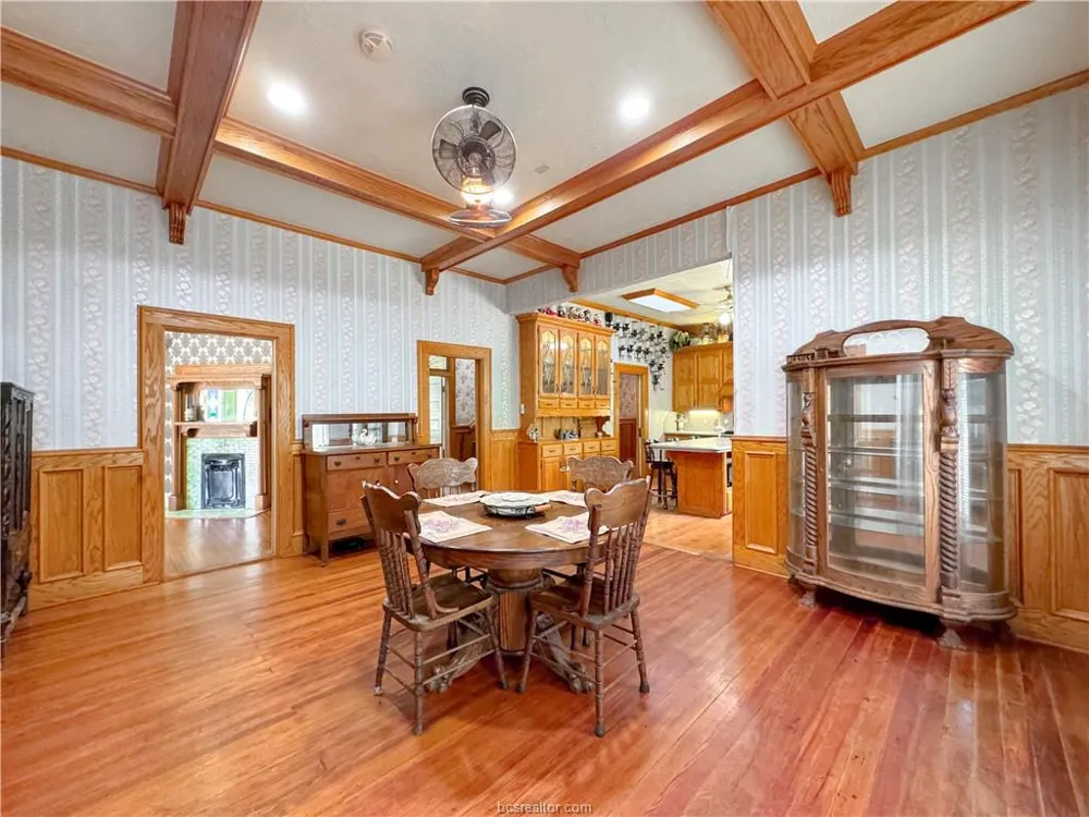 106 S Logan Avenue Bryan, TX 77803