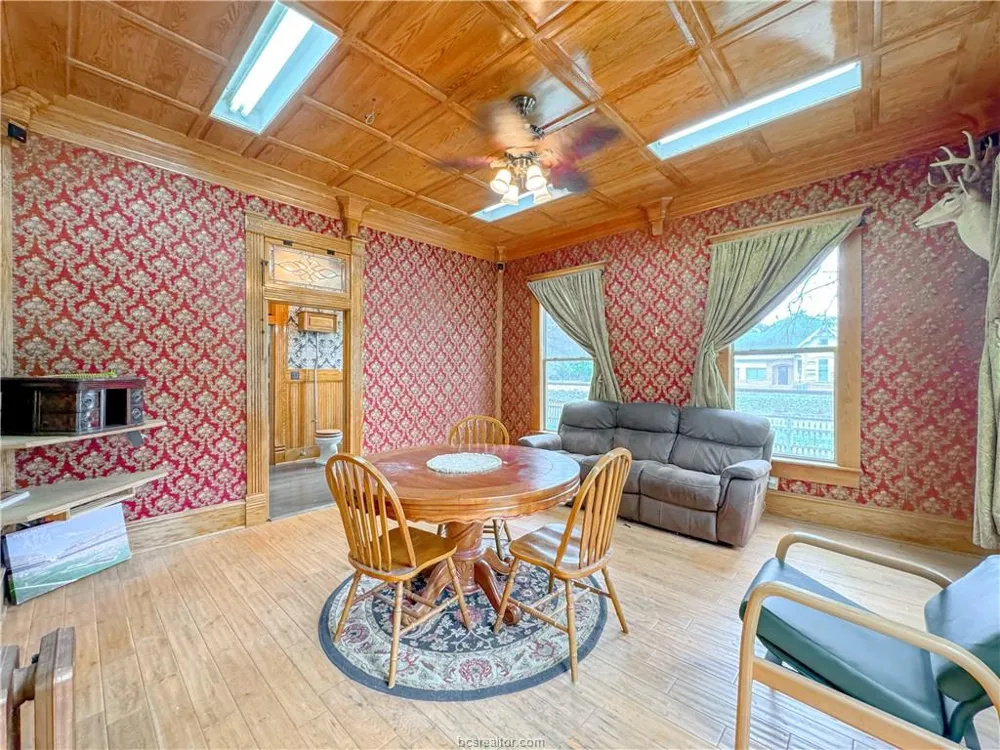106 S Logan Avenue Bryan, TX 77803