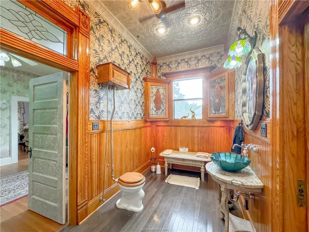 106 S Logan Avenue Bryan, TX 77803