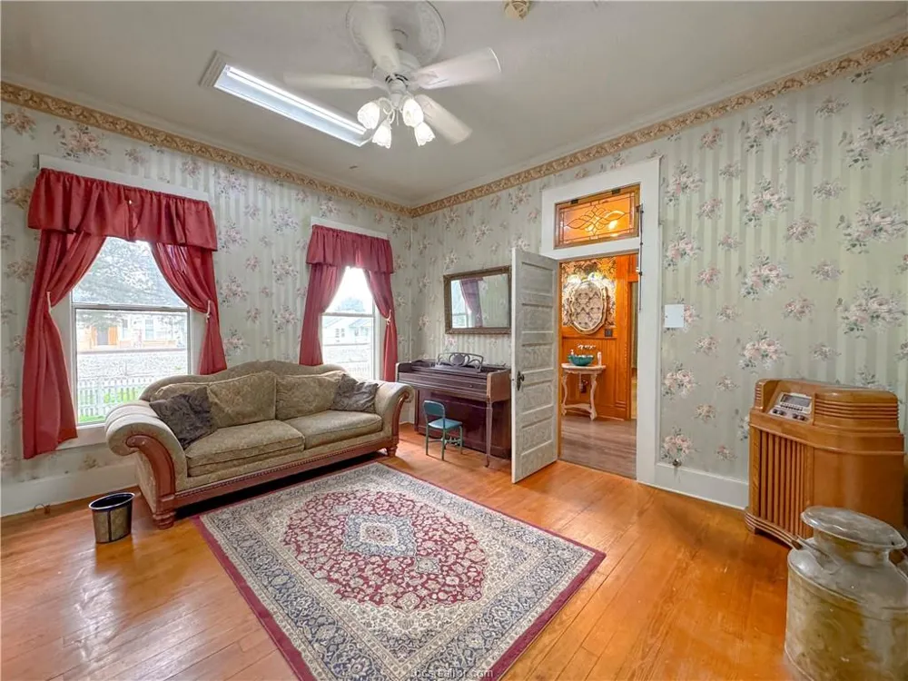 106 S Logan Avenue Bryan, TX 77803