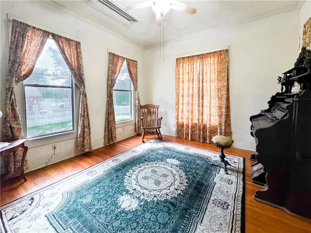 106 S Logan Avenue Bryan, TX 77803