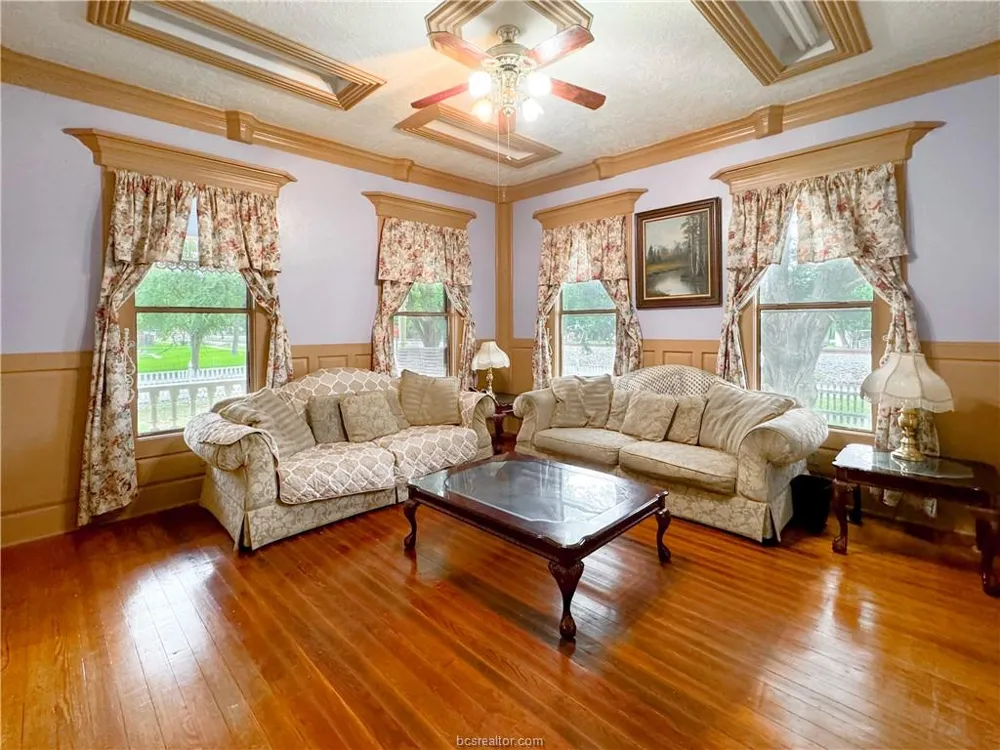 106 S Logan Avenue Bryan, TX 77803