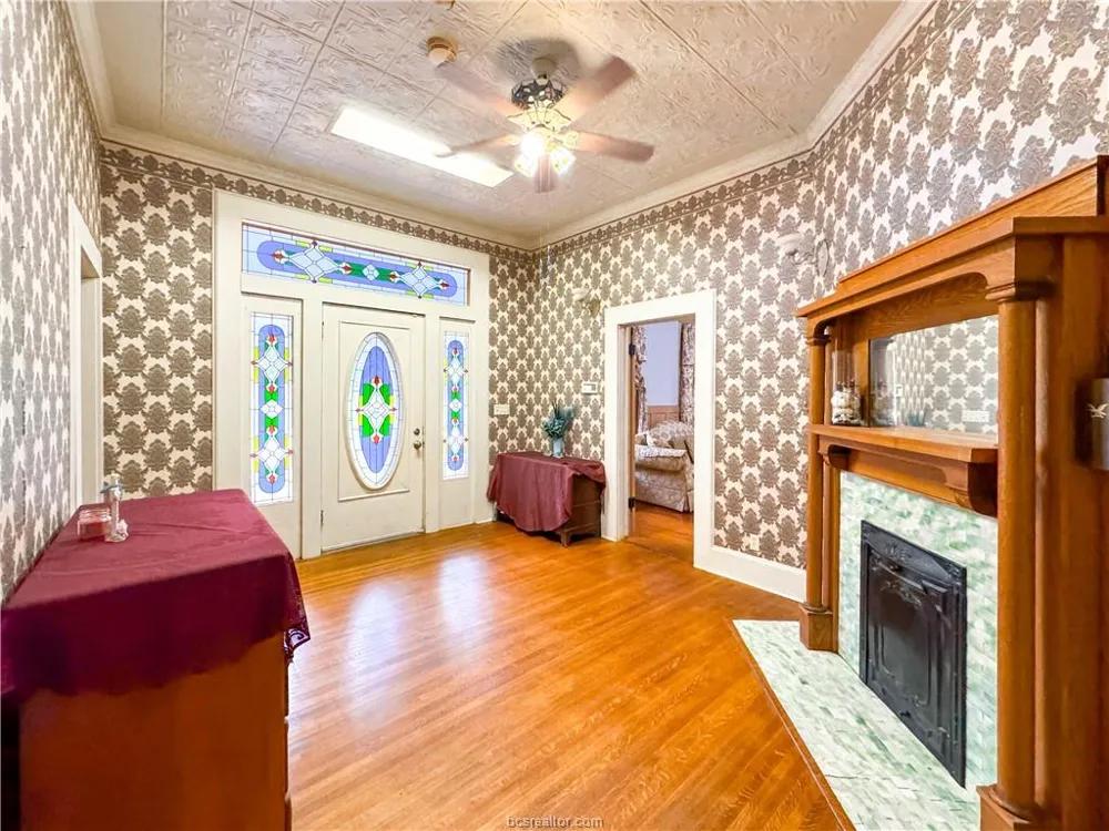 106 S Logan Avenue Bryan, TX 77803