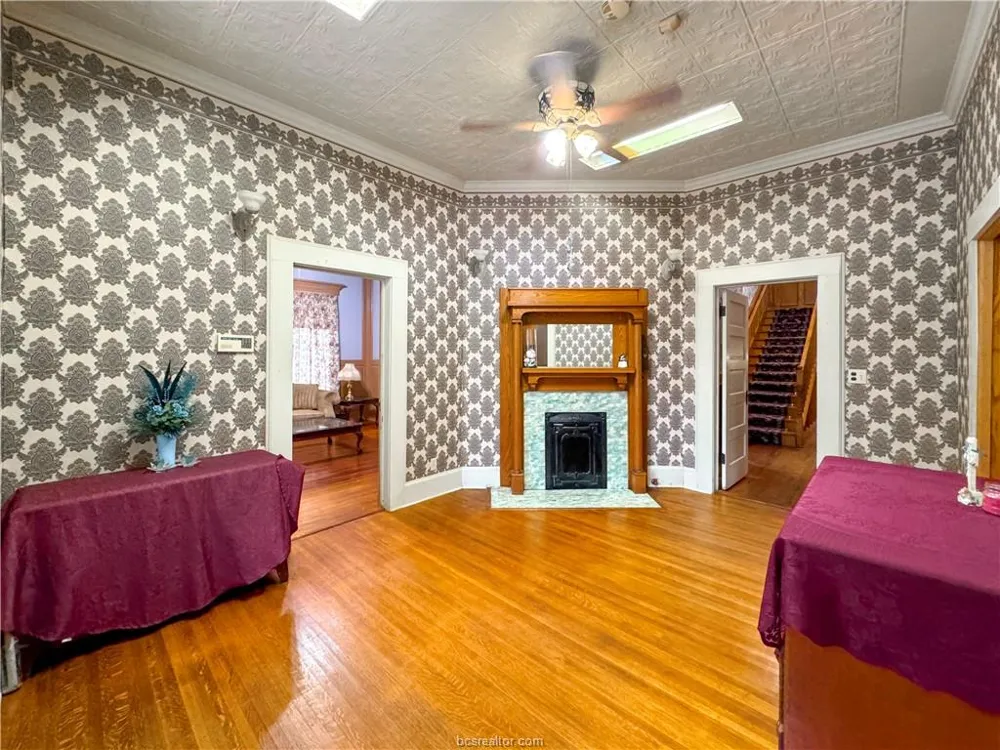 106 S Logan Avenue Bryan, TX 77803
